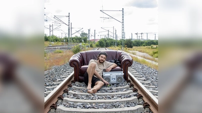 Luca, alias BAZZLOOKA, spielt am Freitag im Freisinger Stadtgarten. (Foto: Stadtjugendpflege FS)