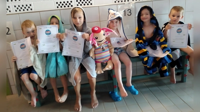 In den letzten Wochen nahmen acht Kinder zwischen 3 und 7 Jahren am Wassergewöhnungskurs teil.  (Foto: brk)