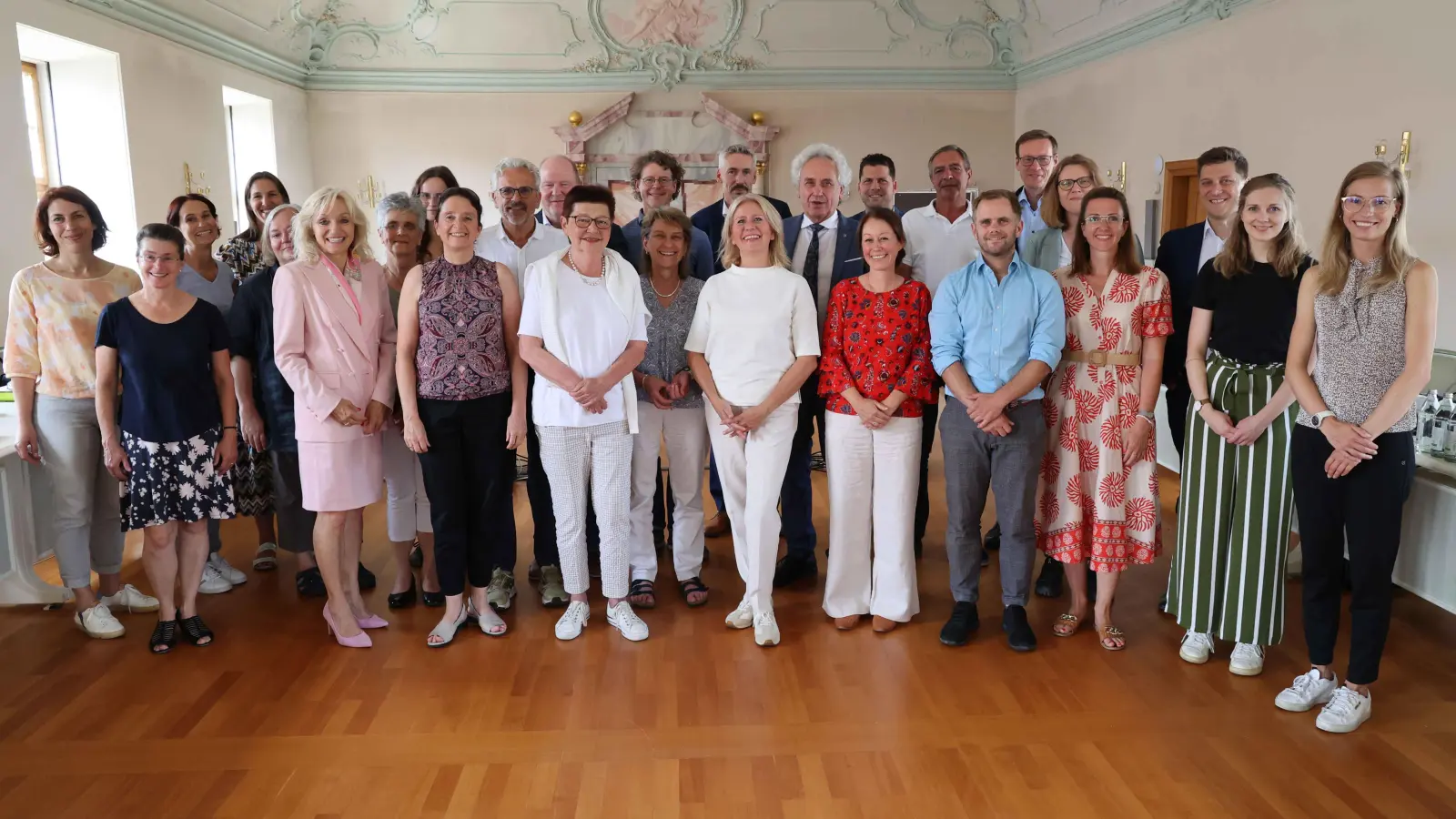 Der Bildungsbeirat traf sich im Großen Sitzungssaal im Landratsamt zum Informationsaustausch und blickt positiv auf die gemeinsame Zusammenarbeit. (Foto: LRA Freising)