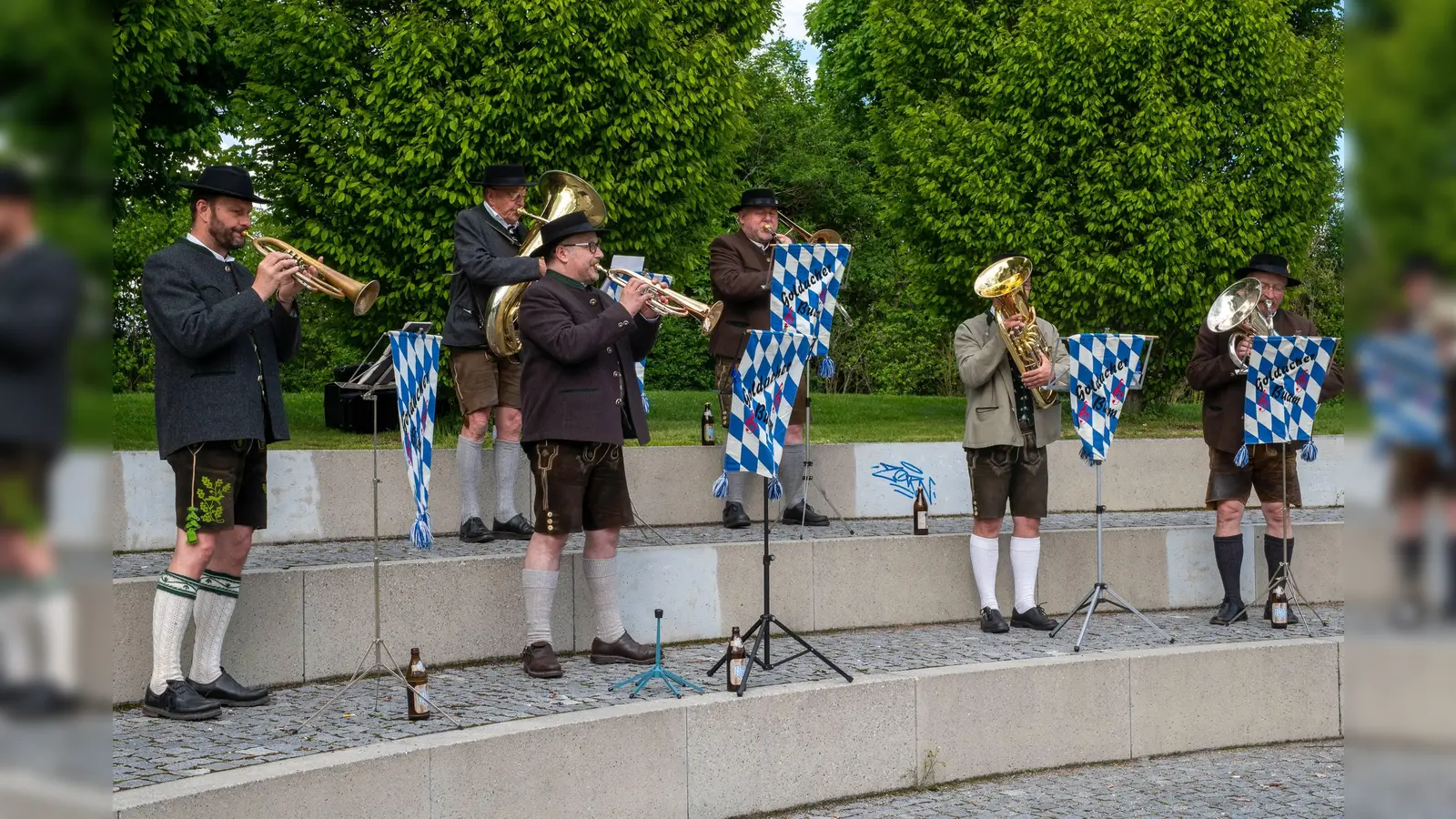 Die Goldacher Buam spielen laut eigener Aussage die „beste Blasmusik im Erdinger Moos“. (Foto: VA)