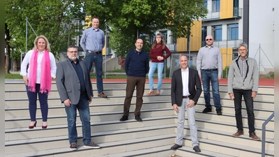 Die engagierte Vorstandschaft: Katrin Vogelgesang, Peter Süß (stv. Vorsitzender), Markus Sedlmeir, Alfred Ismair, Lizzy Sigl, Vorsitzender Markus Kraus, Maik Baum, Jürgen Ruhland (v.l.). (Foto: Förderverein)
