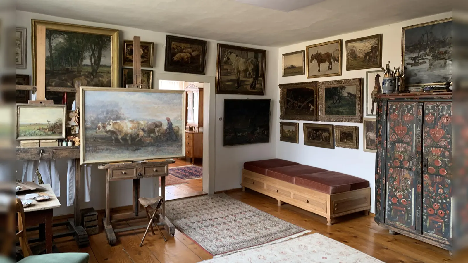 Viele Räume befinden sich noch im originalen Zustand und zeigen eine authentische Bürger- und Künstlerwohnung der Mitte des 20. Jahrhunderts. (Foto: Heike Schmidt-Kronseder)