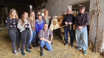 Franziska Setzwein (v.l.), Rebecca Cischek, Michaela Pellmeyer, Renate Sellmaier, Kathi Kastenmeier, Robert Setzwein, Melanie Schweinbeck, Stephan Ratzek und Philipp Ratzek.  (Foto: Cischek)