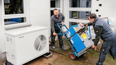 Alte Heizung raus, Wärmepumpe rein. 4, 5 Millionen gingen in die Heizungsförderung. (Foto: DJD)
