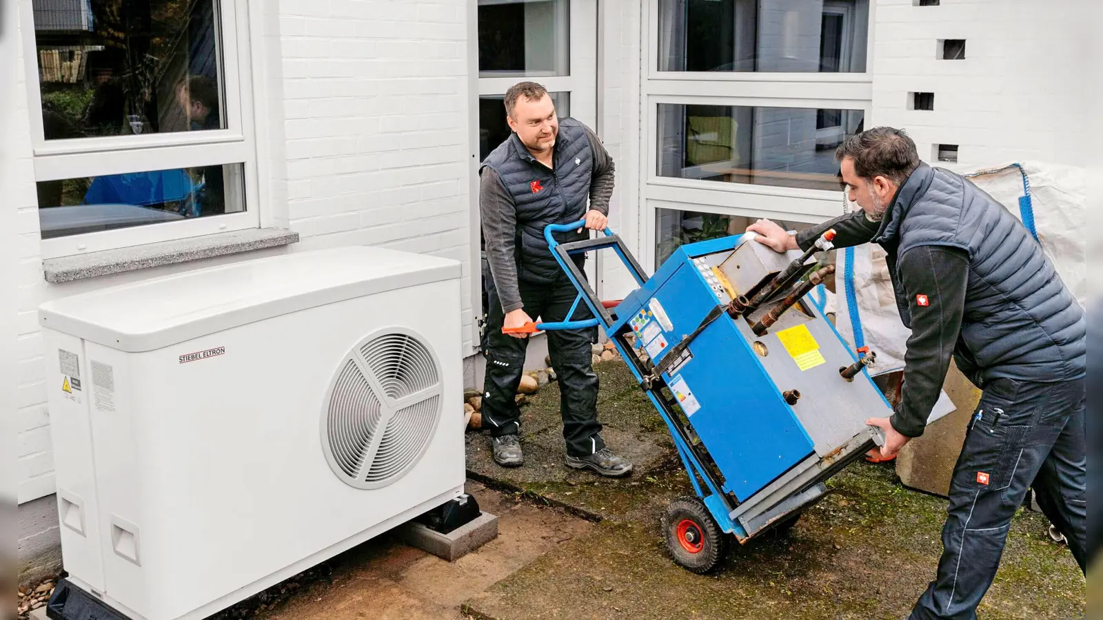 Alte Heizung raus, Wärmepumpe rein. 4, 5 Millionen gingen in die Heizungsförderung. (Foto: DJD)