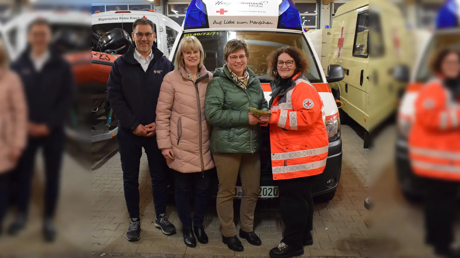 Frohe Gesichter bei der Spendenübergabe bei den Verantwortlichen. (Foto: Danuta Pfanzelt)