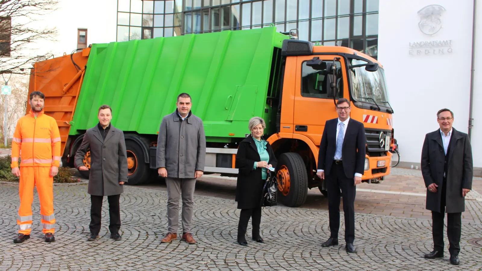 Das Müllfahrzeug geht nach Moria in Griechenland, wo es im Flüchltingslager zum Einsatz kommt. (Foto: LRA)