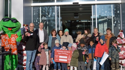 Alle Beteiligten freuten sich riesig über die großzügige Spende. (Foto: Freisinger Stadtwerke)
