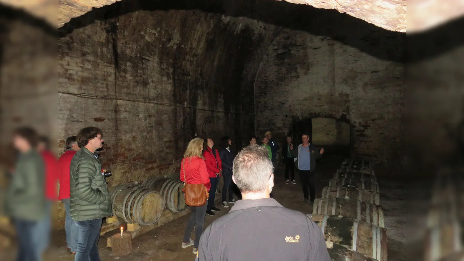 Im Kellergewölbe der Schlossbrauerei kann man den einzigartigen Eiskeller besichtigen. (Foto: Alfred Baur)