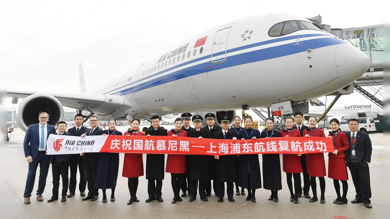 Große Freude: Die Verbindung nach Shanghai lebt wieder auf. (Foto: FMG/ATF)