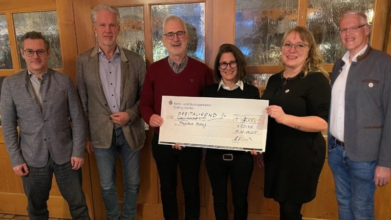 Von links nach rechts: Arvid Anger, Axel Raymann, Martin Garmaier, Johanna Schad, Steffi Irmscher-Grothen und Albert Thurner. (Foto: BRK)