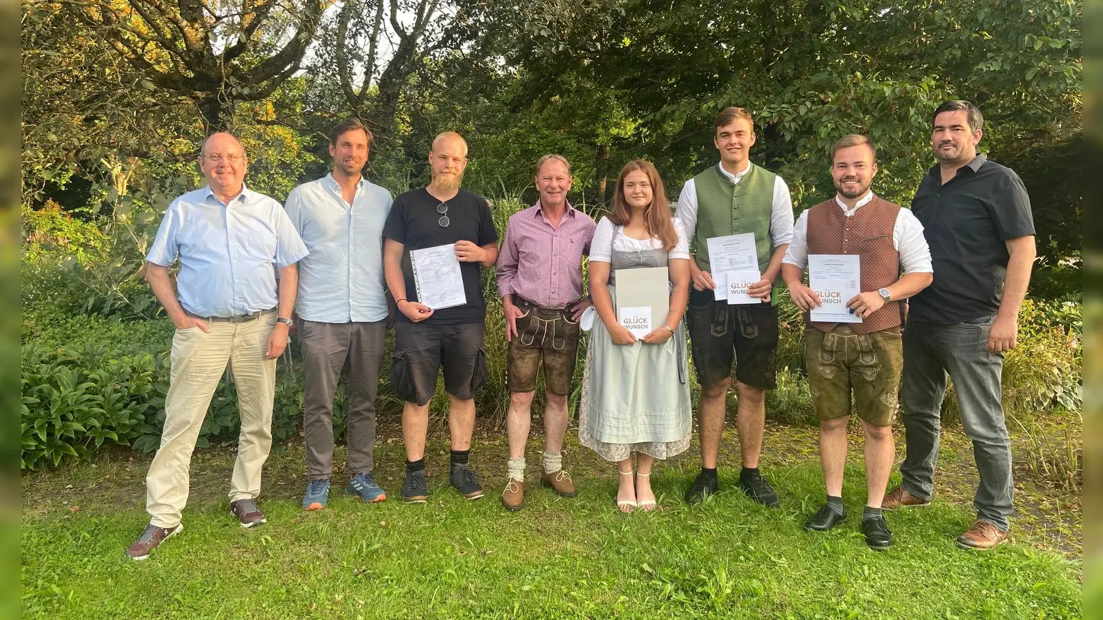 V. l.: Martin und Matthias Gaissmaier, Martin Gleixner, Alfred Schindlbeck, Sophia Stallmeister, Daniel Seidenberger, Xaver Vöst und Maximilian Gaissmaier. (Foto: Gaissmaier)