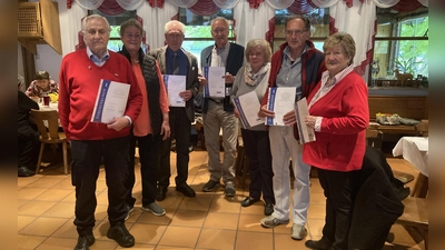 Anwesende Jubilare und Geehrte (v. li.): Leopold Luftensteiner, Bärbel Narnhammer, Wolfgang Gerlach, Anton Narnhammer, Anna Maria Krug für Bernhard Krug, Hans Althammer und Anita Tresch. (Foto: Simone Narnhammer)