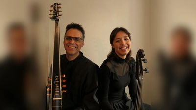 Vater und Tochter Clara und Christoph Eglhuber bringen ein nicht alltägliches Programm zur Aufführung. (Foto:  Katharina Eglhuber)
