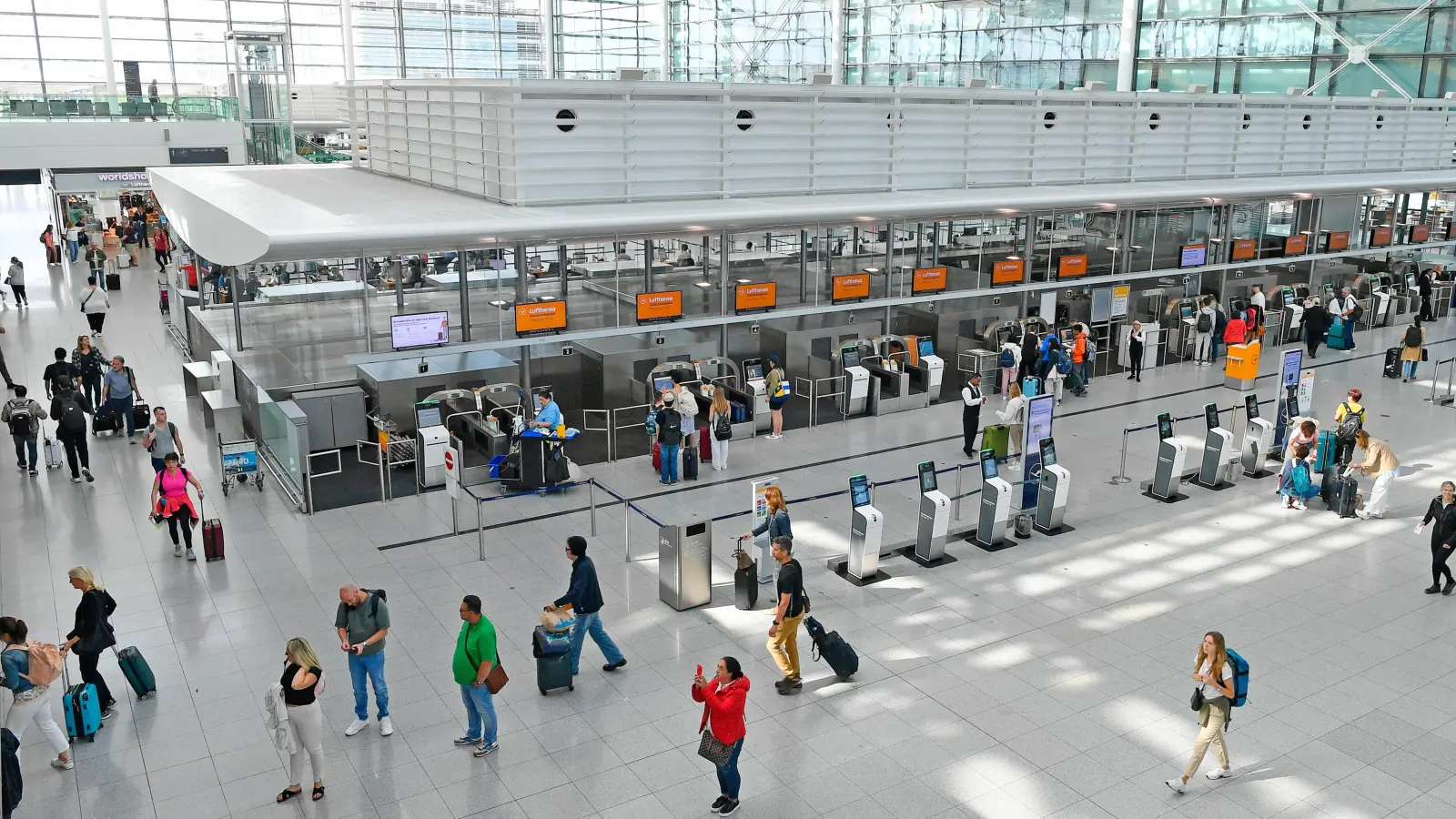 Der Check-in im Terminal 2. (Foto: Alex Tino Friedel )