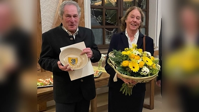 Wurden von der Gemeinde für ihr Engagement geehrt: Friedhelm und Jutta Haenisch. (Foto: Florian Wieser)