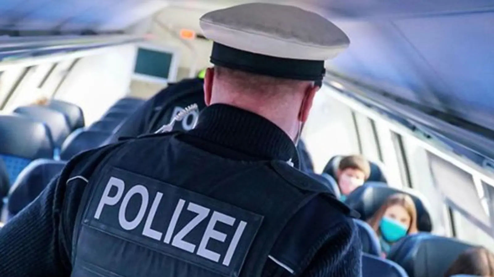Wegen eines heftigen Streits zwischen zwei Jugendlichen musste gar der Zug gestoppt werden und die Polizei einschreiten. (Foto: Bundespolizei)
