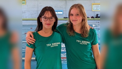 Lena Leeb (links) und Lena Vidovic starteten für die Erdinger Delphine bei den offenen Bayerischen Meisterschaften in Nürnberg. (Foto: Govender)