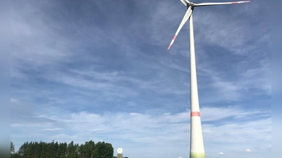 Das Windrad in Kammerberg soll zum gemeinsamen Kunstprojekt werden. (Foto: Schick)