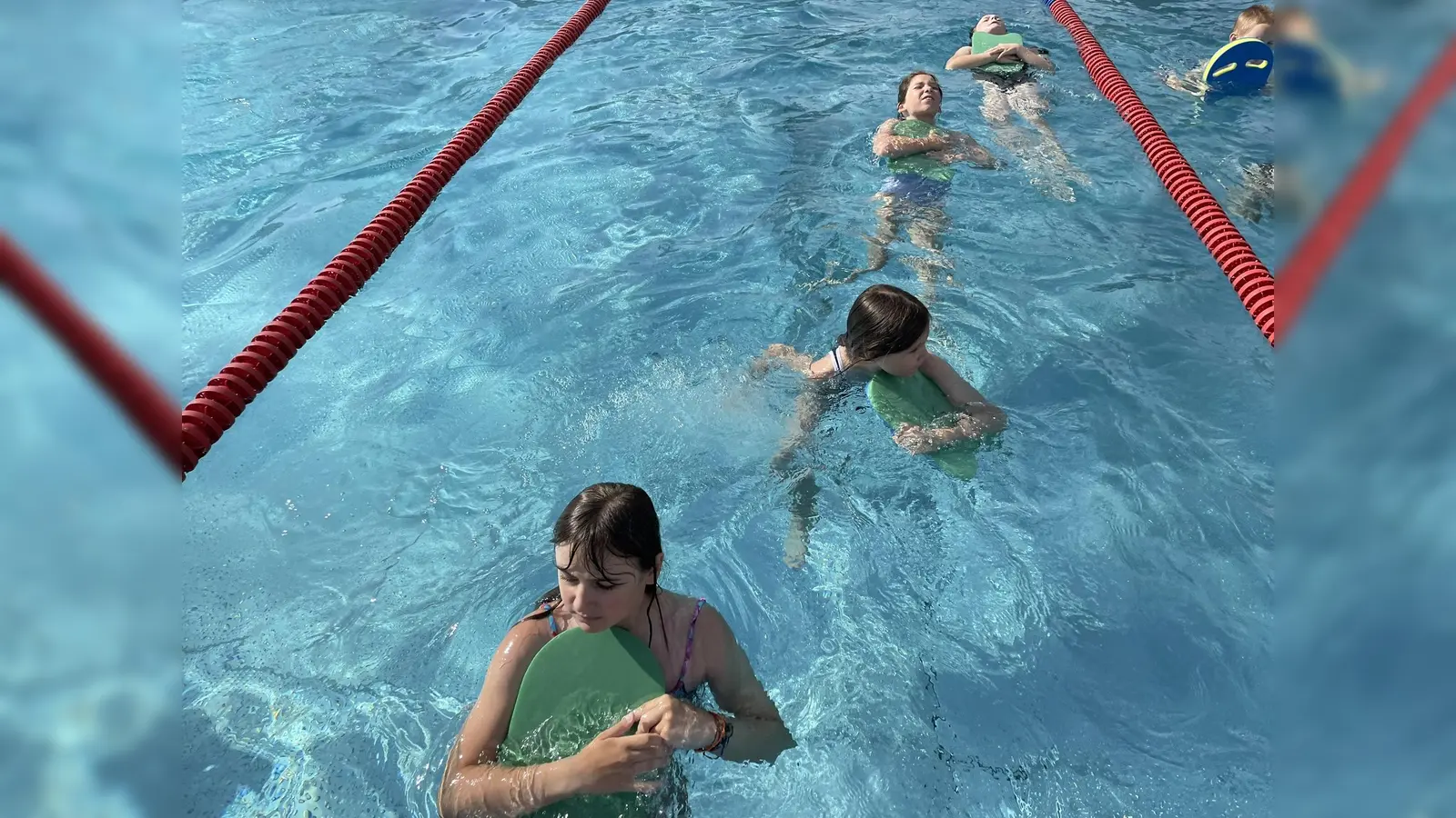 Das BRK sorgte in Grafing dafür, dass Grundschulkinder Zeit hatten, um Schwimmen zu lernen. (Foto: Sonja Kluge)