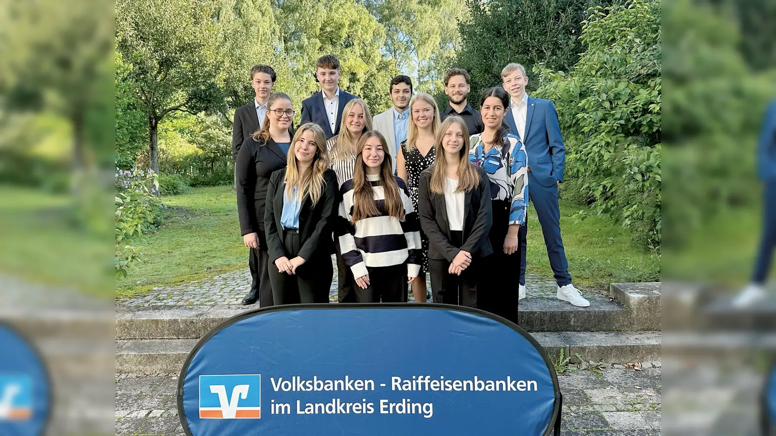 Die neuen Azubis im Kreisverband. (Foto: Raiffeisenbank Erding eG)