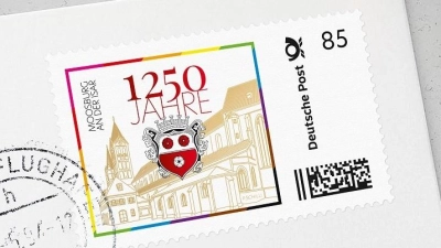 Die Jubiläumsmarken sind wieder verfügbar! (Foto: Moosburg Marketing)