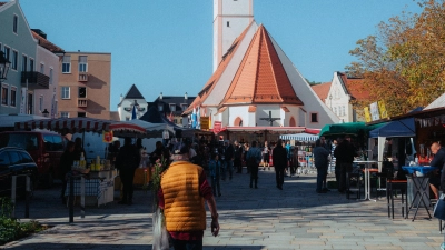 Der Veitsmarkt lädt zum Verweilen und Genießen ein. (Foto: Stadt Dorfen)