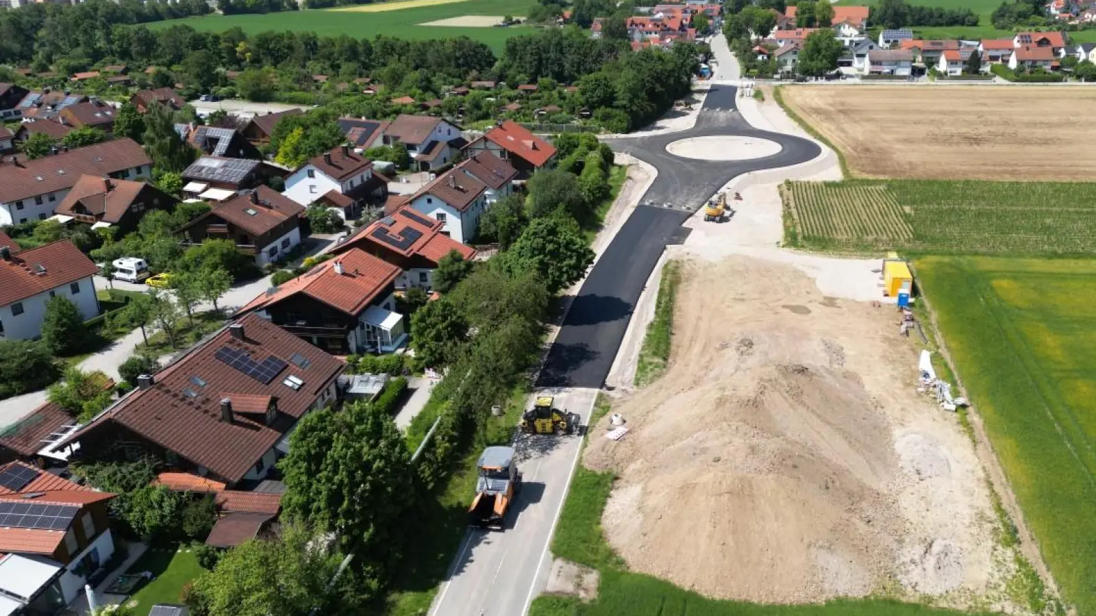 Die Arbeiten an der Plieninger Straße zwischen Poing und Ottersberg liegen im Zeitplan. (Foto: Thomas Schächtl)