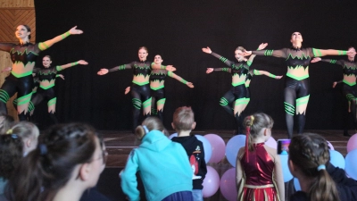 „FunkYllusion“ in Aktion auf der Bühne. Mit diesem Programm wurden sie Ranglistenführer. (Foto: kw)