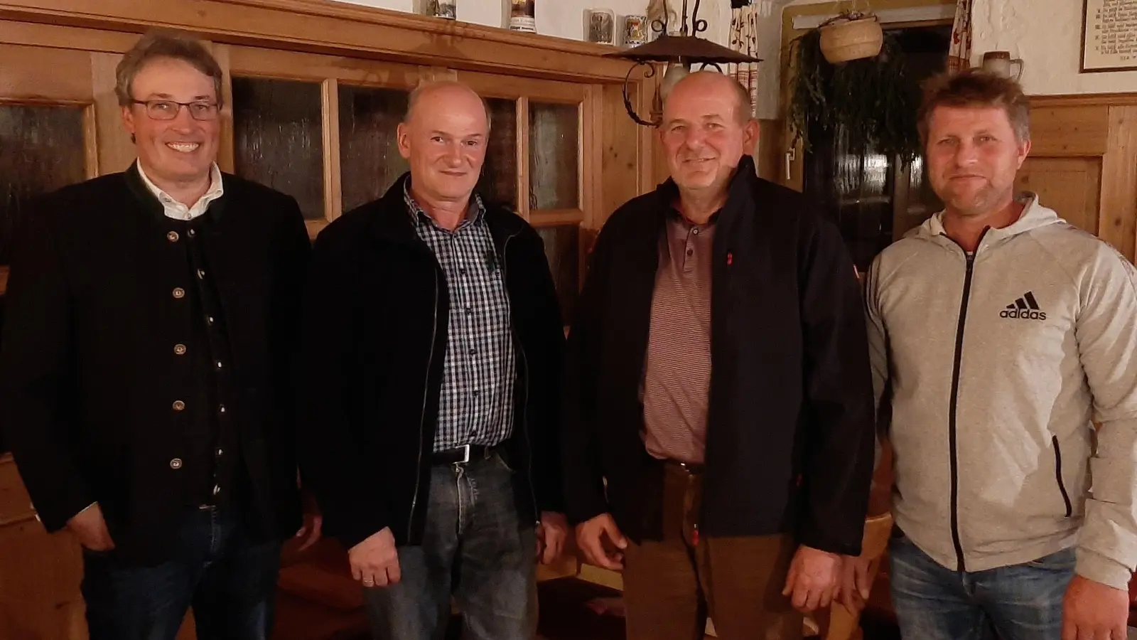 Es bleibt alles wie es war: Michael Hamburger (Vize-Kreisobmann/Wahlleiter), Lorenz Mayr (Vize-Ortsobmann), Konrad Zollner (Ortsobmann), Michael Brückl (Beisitzer) (v. li.)  (Foto: BBV)