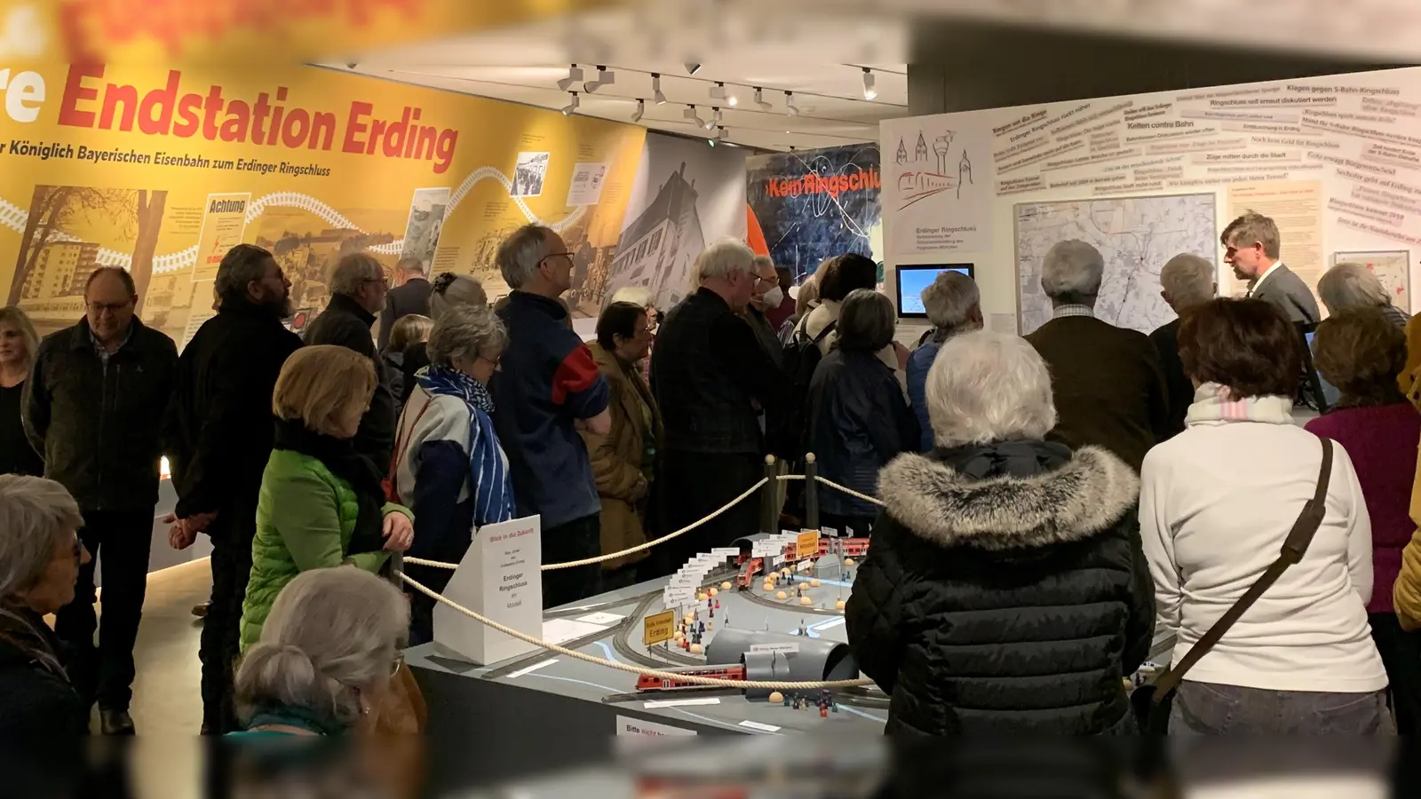 Die Sonderausstellung stieß auf großes Interesse. (Foto: Historischer Verein Erding)