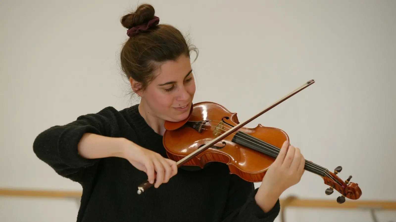 Streichern bei der Arbeit hautnah über die Schulter sehen ist beim öffentlichen Unterricht möglich. (Foto: Alexander Jarczyk)