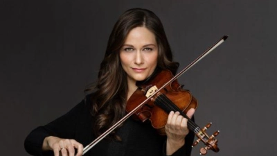 Die bekannte Geigerin Lena Neudauer zeigt beim Streicherfest ihr Können. (Foto: Denise-Krentz)