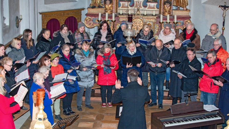 Der Singkreis Erdinger Moos lädt wieder zu seinem traditionellen Adventsingen ein. (Foto: Reinhard Heuer)