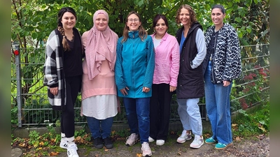 Magdalena Nowak, Marigone Ismajli, Katharina Gruber, Mervenur Kurt, Patrizia Kerscher und Sophia Klessinger-Janovsky stellen den neuen Elternbeirat des integrativen Kindergartens Moosburg.<br>  (Foto: Lebenshilfe Freising)