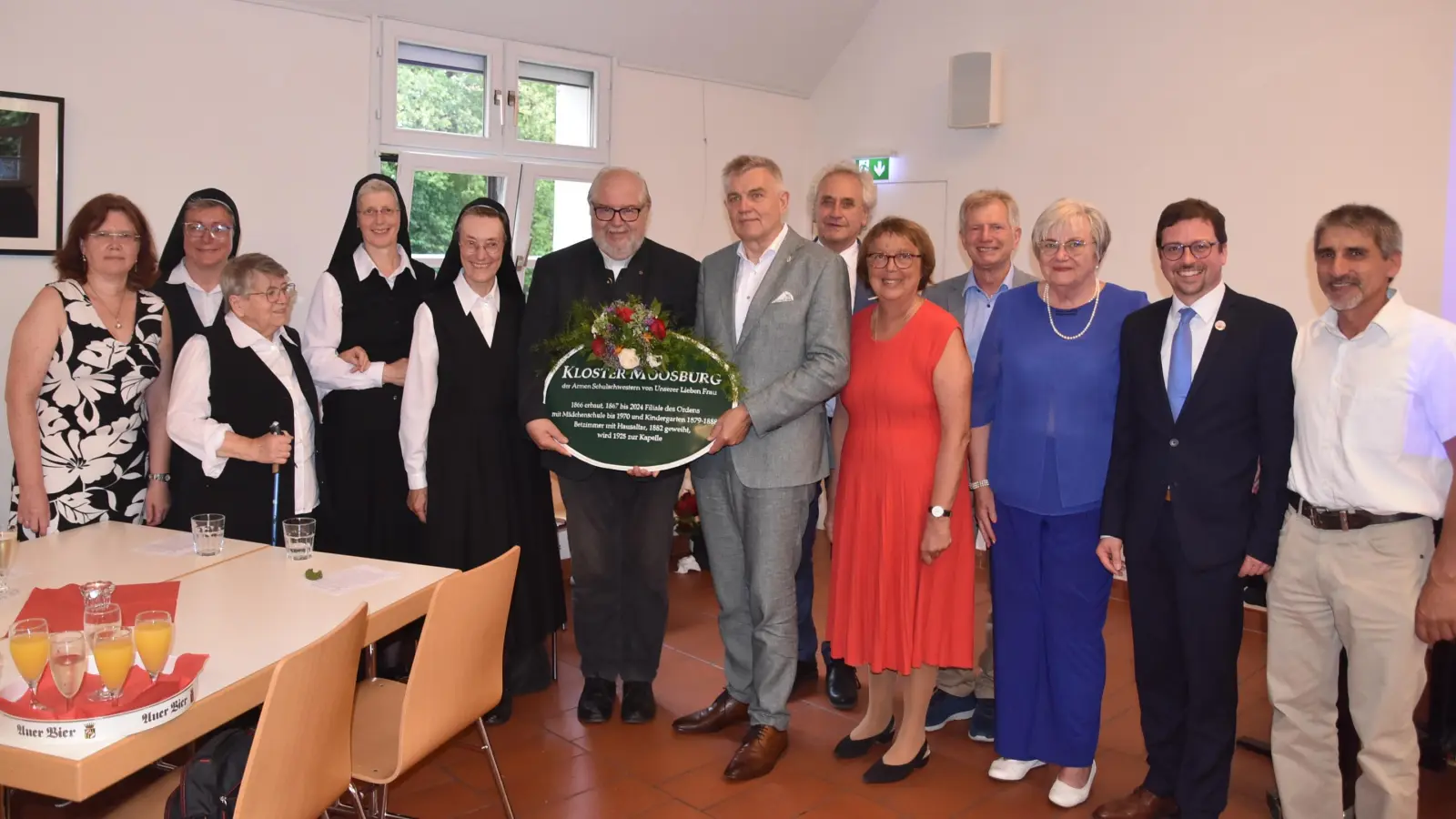 Die Stadt Moorburg bedankte sich bei den Armen Schulschwestern für ihren langjährigen und selbstlosen Einsatz. (Foto: Stadt Moosburg)