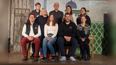 Die Theatergruppe Bockhorn bringt den „Deifi Sparifankerl” auf die Bühne. (Foto: Theatergruppe Bockhorn e.V.)