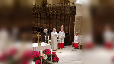 Anfang und Abschied unter Gottes Segen stellen, lautete das Motto der Jahresschlussandacht. (Foto: Markus John)