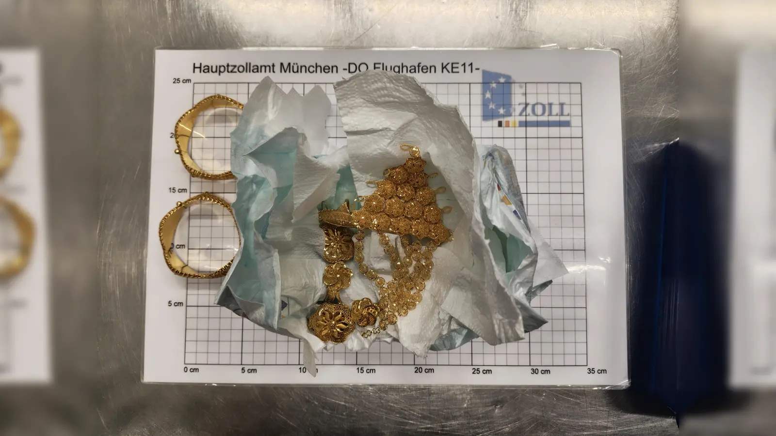 Goldschmuck in Windeln versteckt (Foto: Zoll)