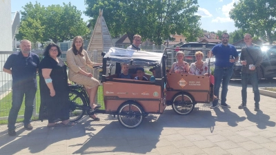 Durch Spenden verschiedener Sponsoren konnte das Kinderhaus in Landsham zwei Lastenfahrräder für Ausflüge anschaffen. (Foto: © Kinderland PLUS gGmbH)