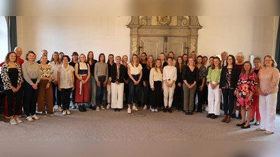 Nach der Vereidigung in der Klosterbibliothek begaben sich die 29 Lehramtsanwärterinnen und -anwärter direkt zur ersten Lehrerkonferenz an ihren jeweiligen Schulen im Landkreis.  (Foto: Landratsamt)