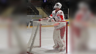 Auch Torhüter Philipp Hähl bleibt dem EHC Klostersee treu. (Foto: smg/EHC)