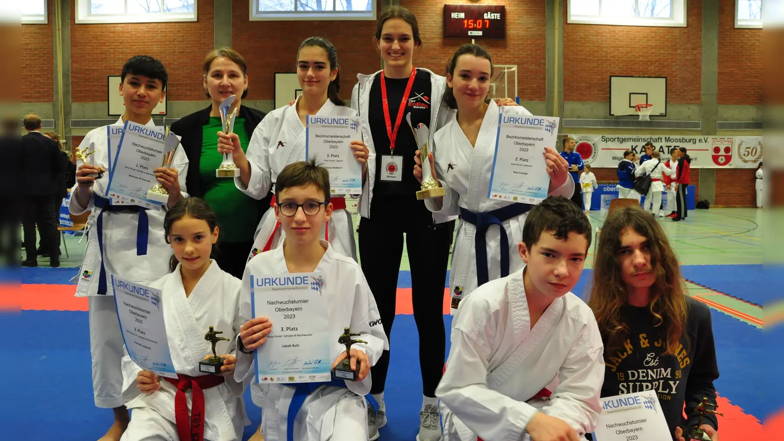 Erfolgreiche Karateka: Hannah Leopold, Jakob Butz, Leo Schleinkofer, Felix Abraham (vorn v. li.), Mehvan Al Hamad, Irmi Borgs, Aitana Bobbert, Isabella Bobbert, Nais Locoge (hinten v. li.)  (Foto: Pascal Locoge)