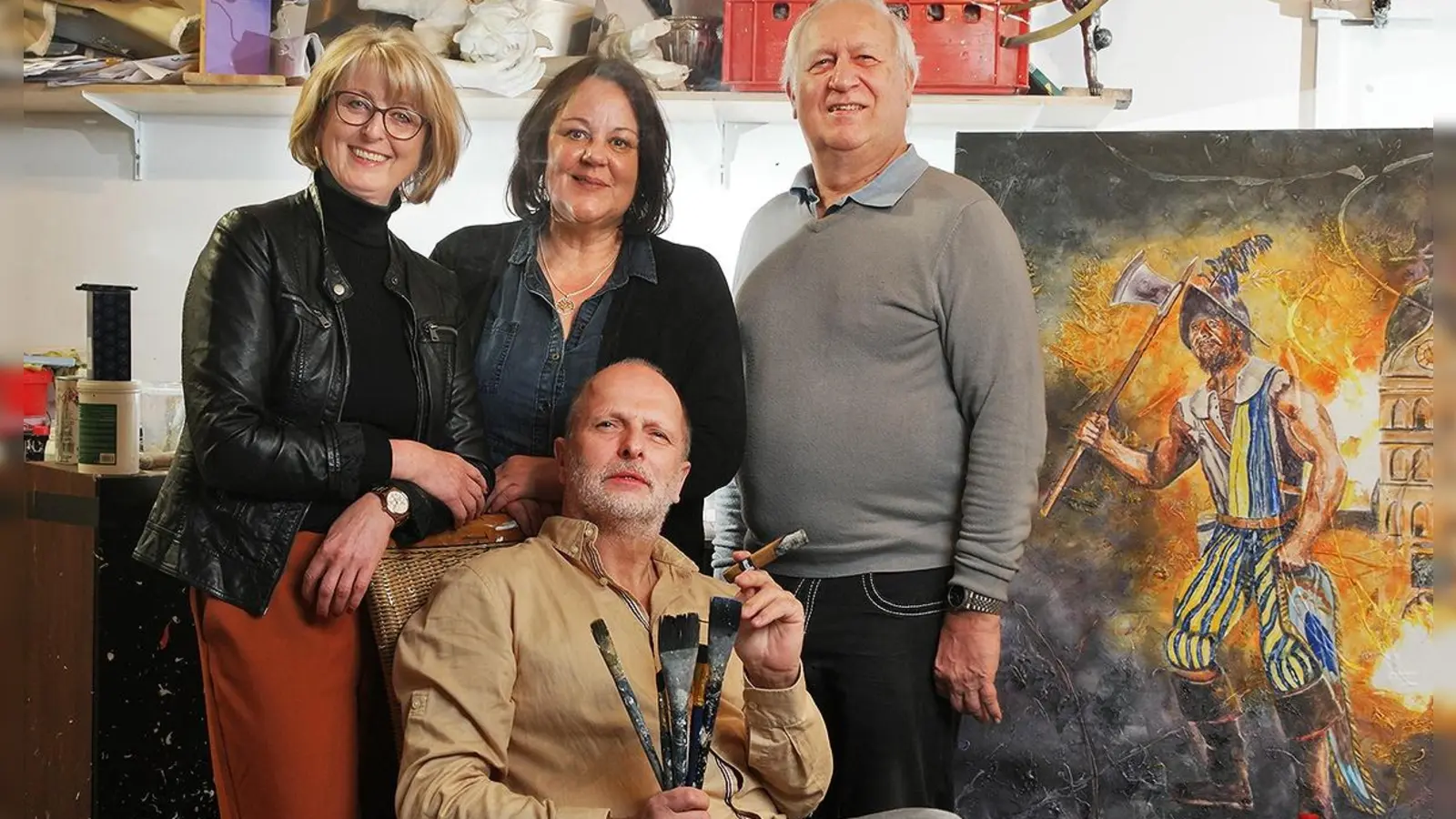 Renate Eßbaumer, Manuela Schieder und Vorstand Erich Peinelt (hinten v. li.) bei der Bildübergabe durch Harry S. (Foto: VSG)