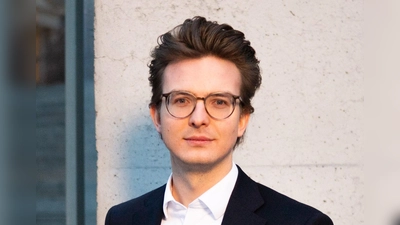 Leon Eckert, MdB und 3. Echinger Bürgermeister, will sich weiterhin für eine Sperrung der Durchfahrt für LKWs einsetzen.  (Foto: Kilian Vitt)