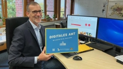 Bürgermeister Stolze freut sich über die Auszeichnung. (Foto: Gemeinde Markt Schwaben)