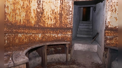 Blick in die Luftschutzanlage, die Ursula Stahl, Mutter des Kunstmalers, in den späten 30er Jahren errichten ließ. (Foto: Museum Franz Xaver Stahl)