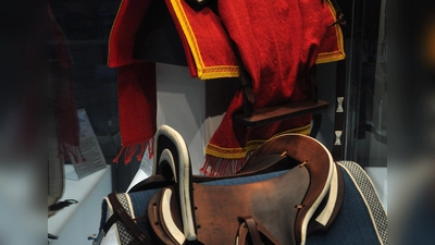 Eine exklusive Ausstellung zeigt Rekonstruktionen frühmittelalterlicher Sättel aus dem Kammergrab aus Aufhausen-Bergham. (Foto: Museum Erding)