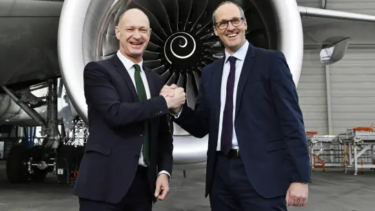 Jost Lammers, Vorsitzender der Geschäftsführung der FMG (li.) und Dr. Stefan Kreuzpaintner, Vertriebschef der Lufthansa Group bekräftigen die gegenseitige Partnerschaft. (Foto: red)