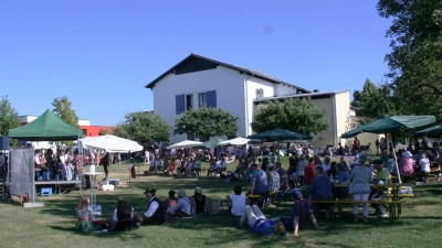 Rund 350 Besucher kamen zur Sommerserenade der Musikkapelle Gelting. (Foto: Georg Rittler)